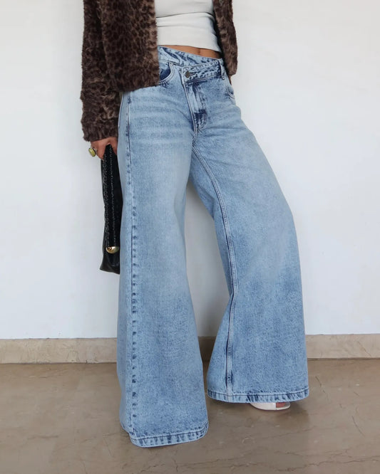 Statement Belt Wide-Leg Jeans
