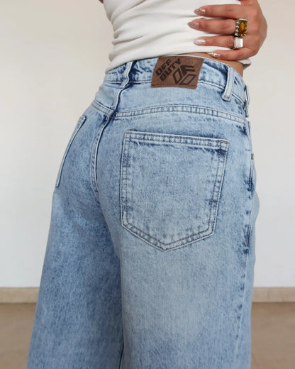 Statement Belt Wide-Leg Jeans