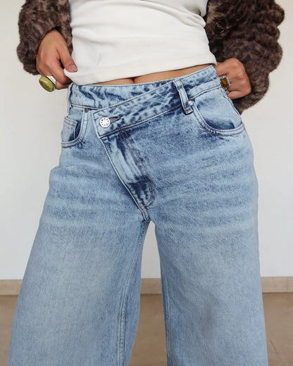 Statement Belt Wide-Leg Jeans