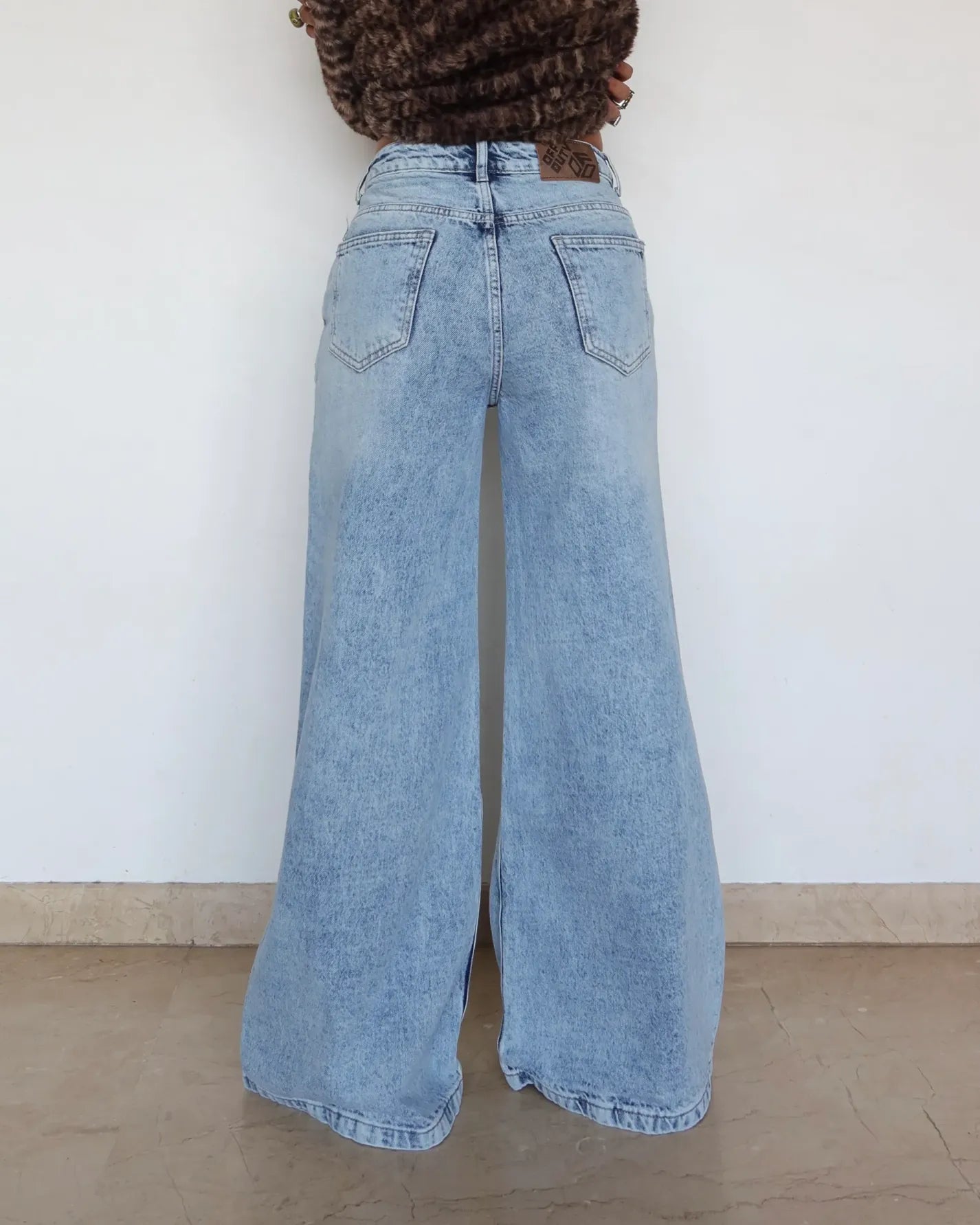 Statement Belt Wide-Leg Jeans