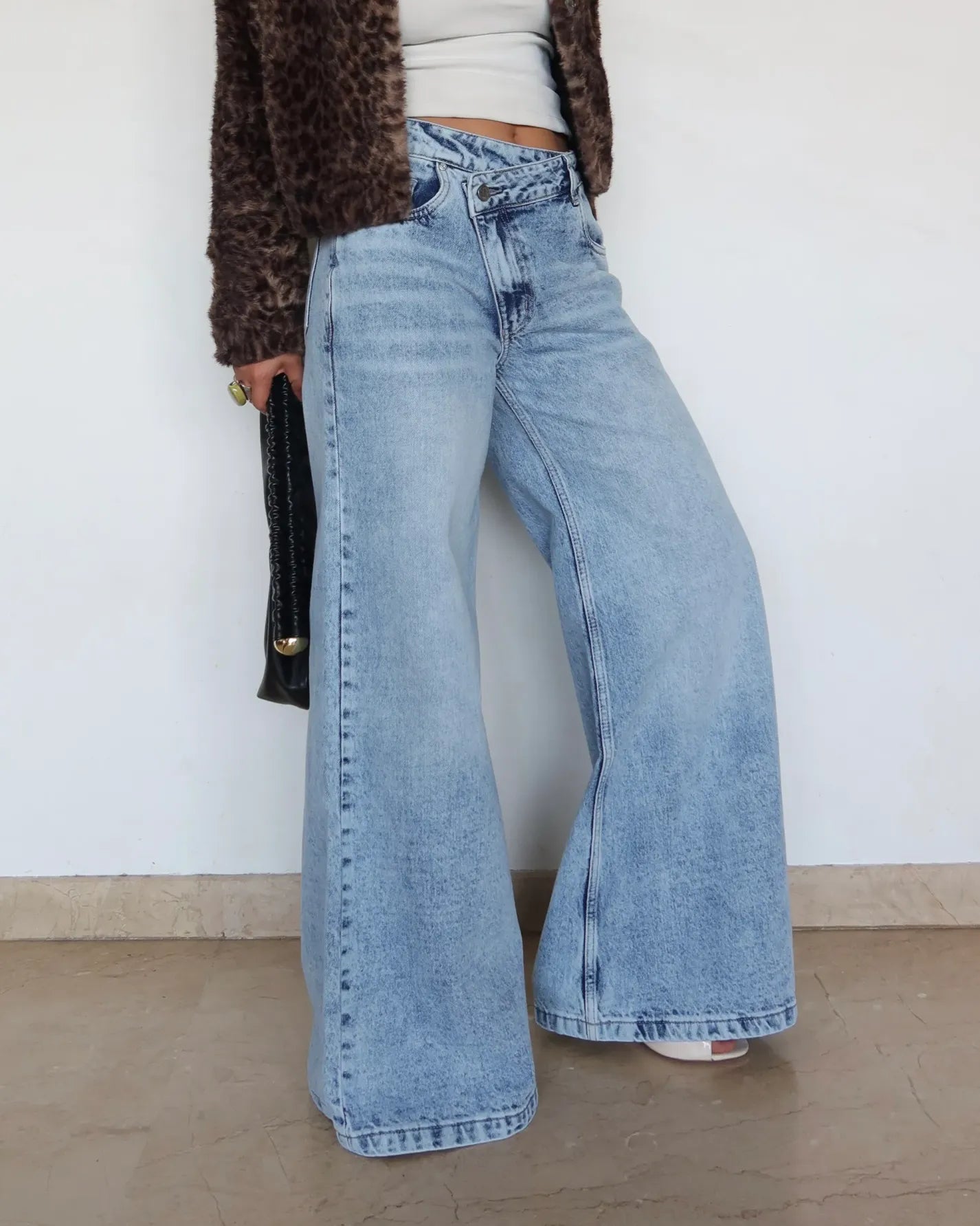 Statement Belt Wide-Leg Jeans
