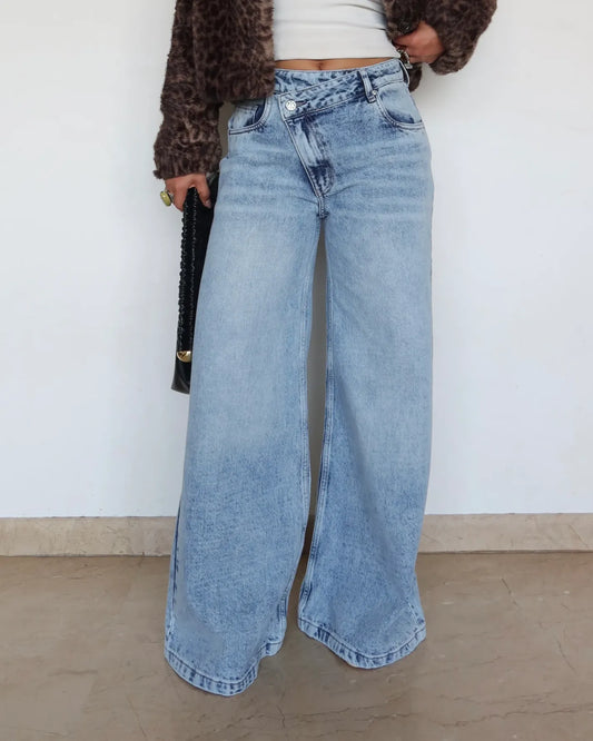 Statement Belt Wide-Leg Jeans